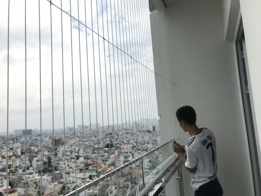 lap-dat-luoi-an-toan-ve-hanh-lang-lan-can lap-dat-luoi-an-toan-ve-hanh-lang-lan-can