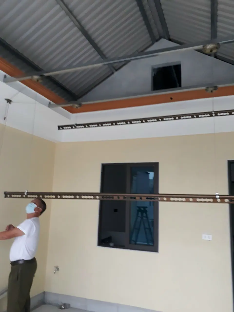 sieu-thi-duy-loi-com-hinh-anh-gian-phoi-quan-ao-gp08-thuc-te