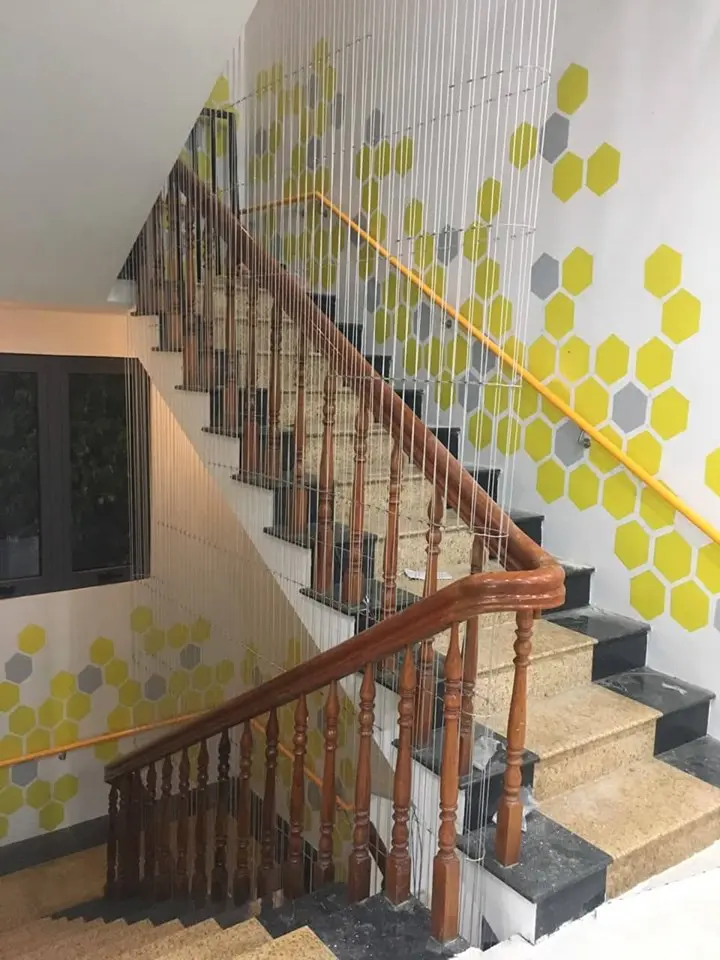 luoi-chan-cau-thang-an-toan-cho-be-o-truong-mam-non-sieu-thi-duy-loi