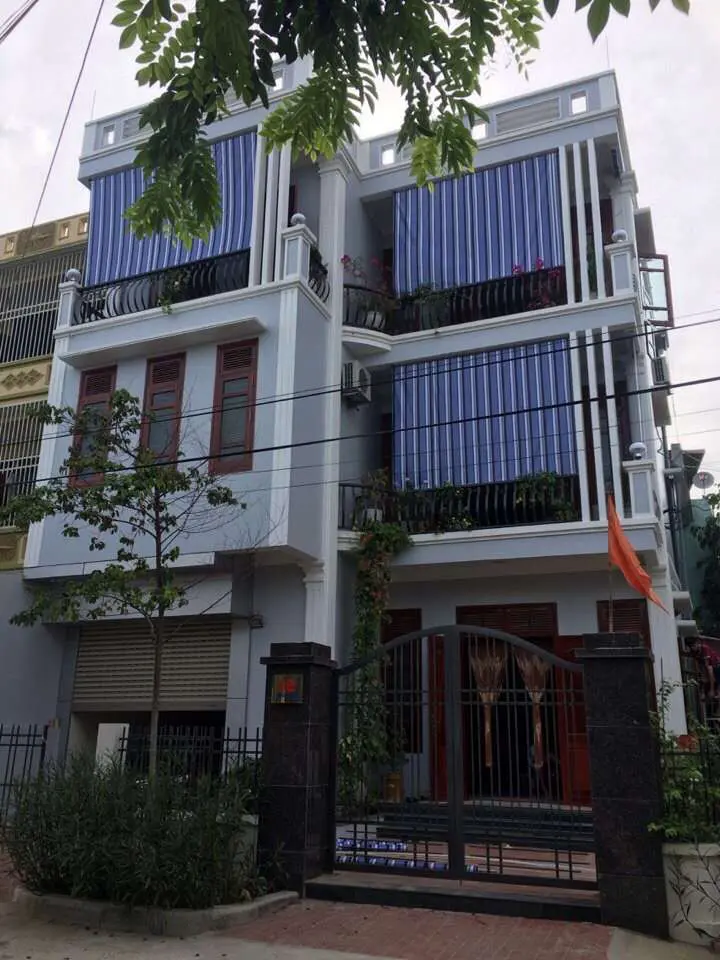 Chọn bạt che nắng mưa tự cuốn TPHCM cho cửa sổ