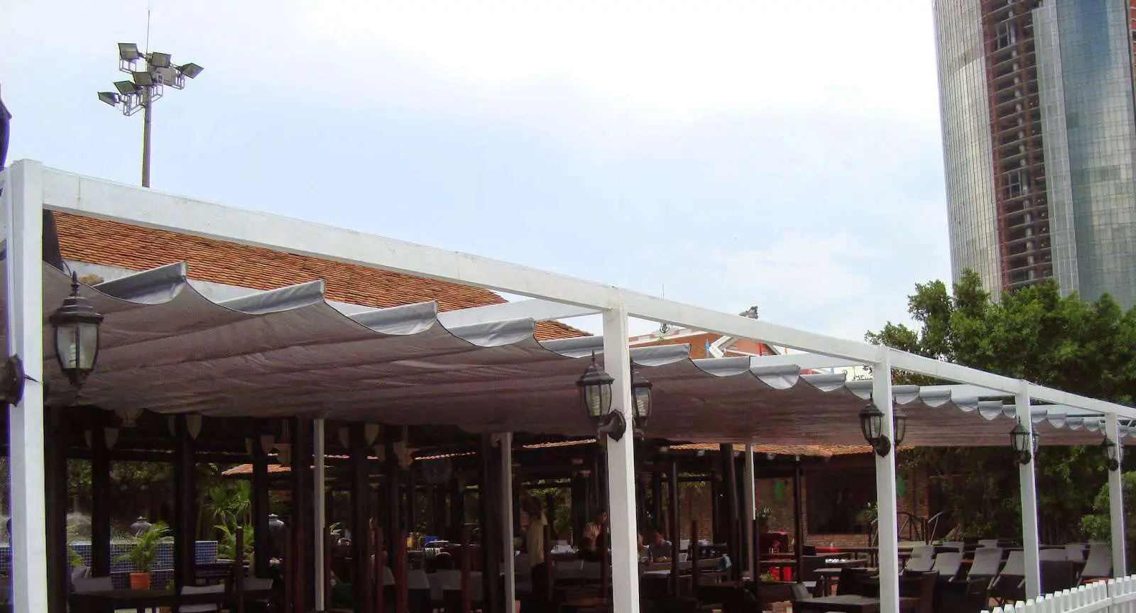 Bạt cuốn ban công đa năng và tiện lợi