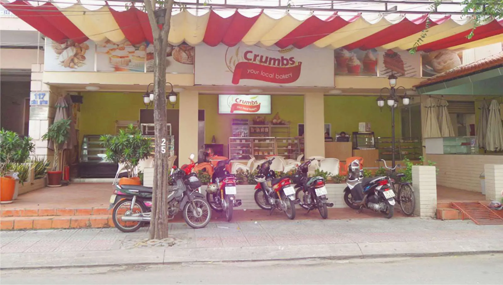 Lắp đặt mái hiên di động thông minh cho cửa hàng