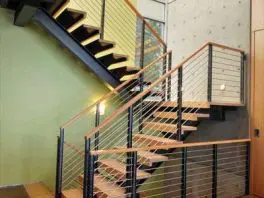 day-cap-cho-cau-thang-tai-quan-5