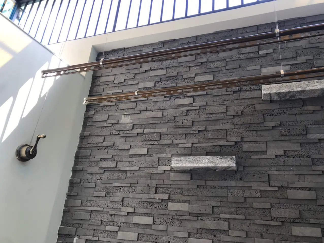 sieu-thi-duy-loi-com-lap-dat-gian-phoi-quan-ao-thong-minh-takashi-192-gia-re